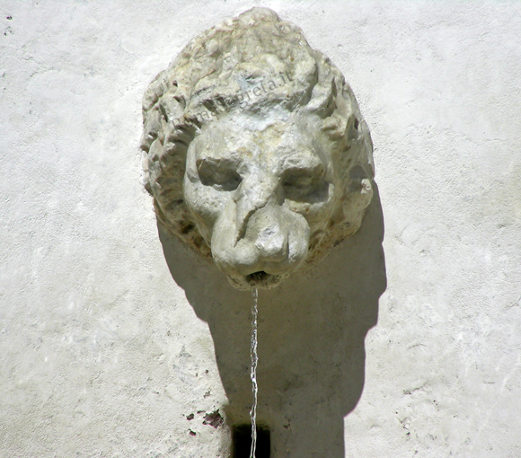 dettaglio della fontana del prigione