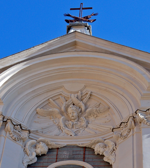 timpano della chiesa delle sacre stimmate di san francesco