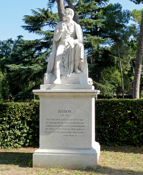 monumento a byron a villa borghese
