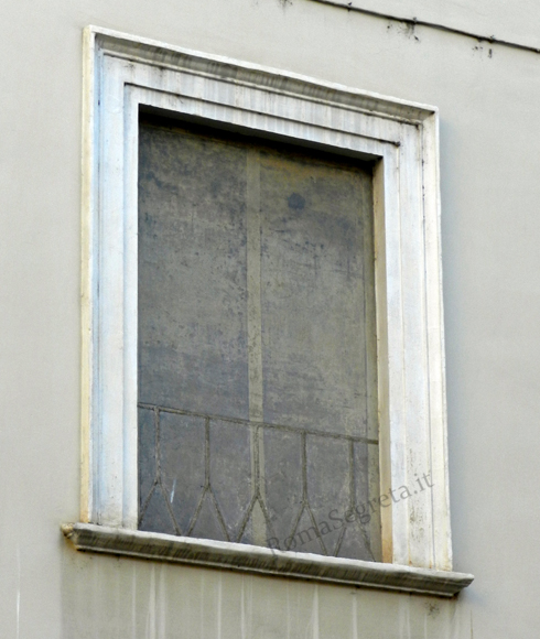 finestra murata di palazzo mattei