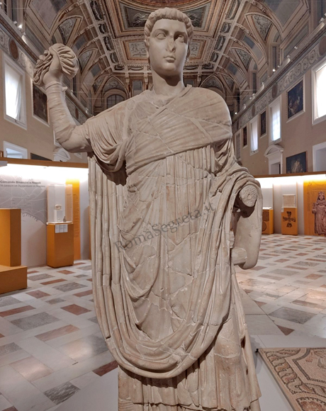 statua di magistrato