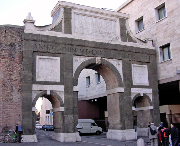 facciata interna dell'arco di sisto v