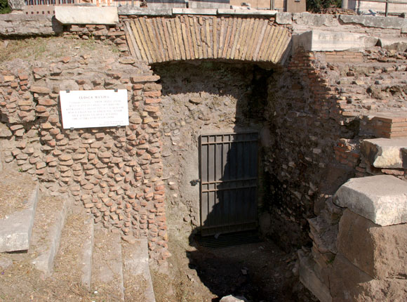 ingresso della cloaca maxima presso la basilica giulia