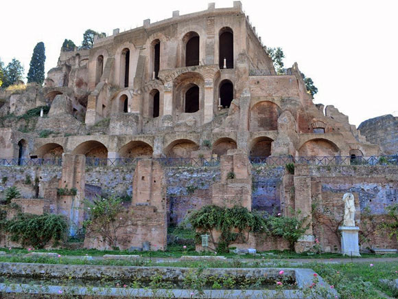 facciata della domus tiberiana
