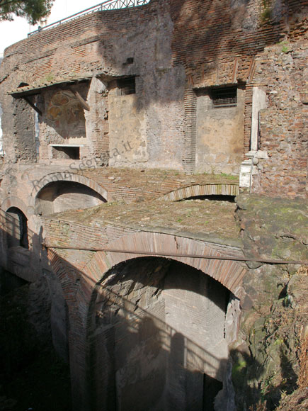portico dell'insula romana