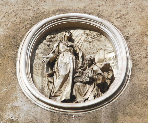 altorilievo sulla facciata del monastero delle oblate