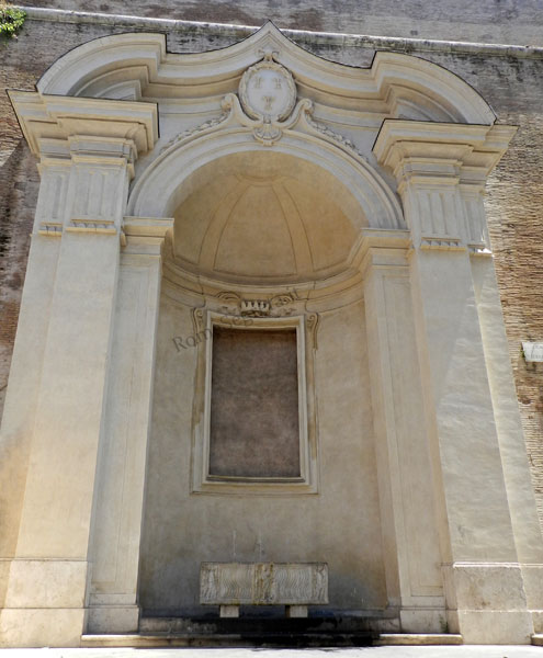 Vedi su Google Maps nicchione su via di s.sebastianello