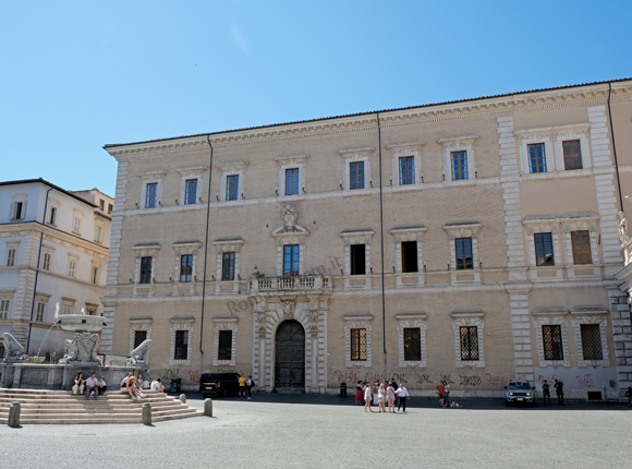 palazzo di san callisto a piazza di santa maria in trastevere