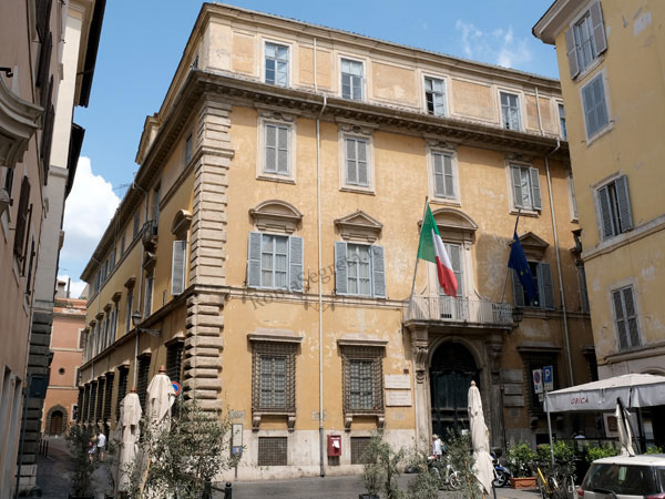 Vedi su Google Maps palazzo firenze