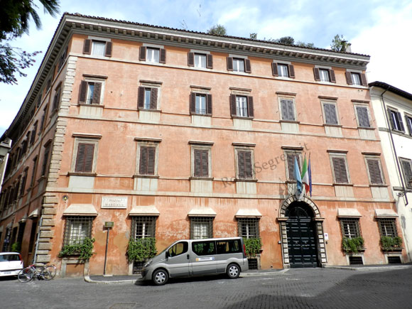 palazzo maccarani odescalchi su piazza margana