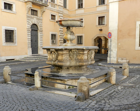 fontana di piazza campitelli