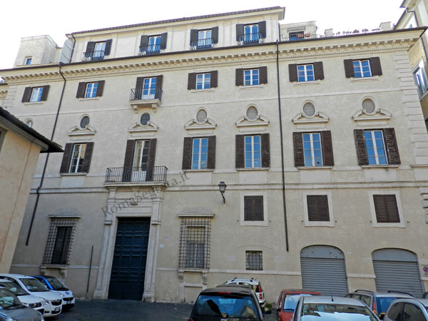 Vedi su Google Maps palazzo capizucchi a piazza capizucchi