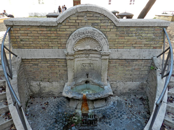fontana dell'acqua angelica