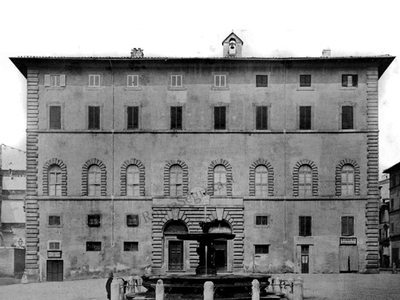 foto antica di palazzo dei convertendi