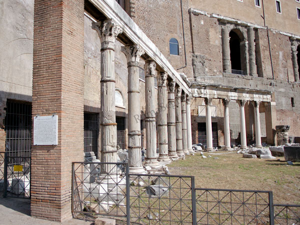 Vedi su Google Maps portico degli déi consenti