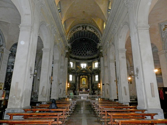interno di santa maria della consolazione