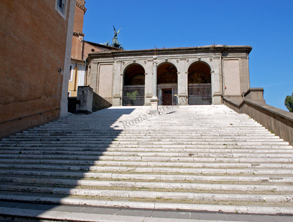 scalinata che conduce al convento di santa maria in aracoeli