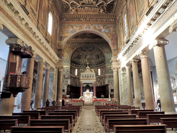 interno di santa maria in trastevere