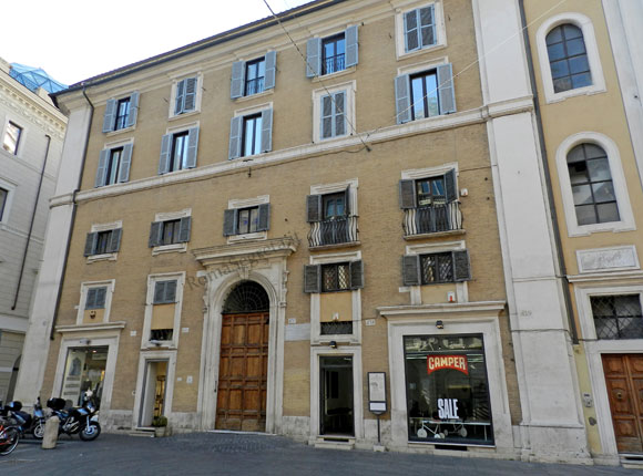 palazzo dell'arciconfraternita dei lombardi