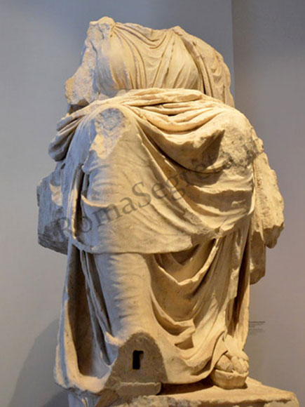 statua della magna mater