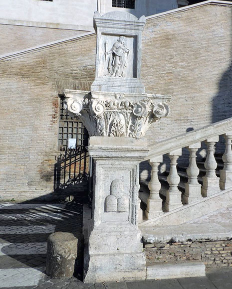 pilastro della scala di trinità dei monti