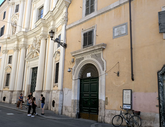 ex ospizio dei trinitari castigliani a via dei condotti