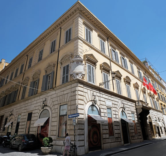 palazzo dell'ordine di malta a via dei condotti
