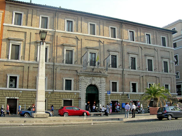 palazzo cesi su via della conciliazione