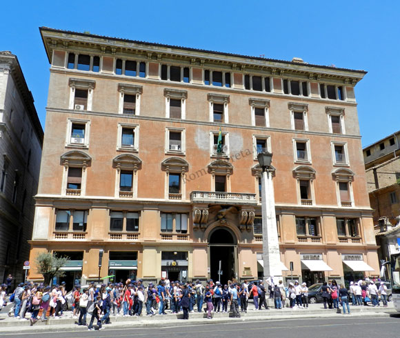palazzo latmiral su via della conciliazione