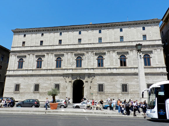 palazzo torlonia su via della conciliazione