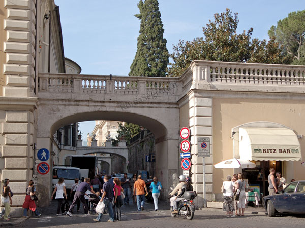 Vedi su Google Maps via della pilotta