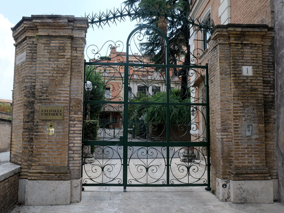 ingresso di villa malta