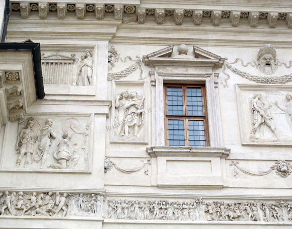 rilievi provenienti dall'arcus novus