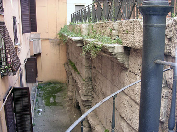resti dell'acquedotto vergine a via del nazareno