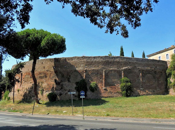 anfiteatro castrense su viale castrense