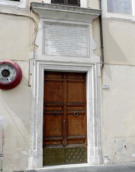portale della casa degli agostiniani di santa maria del popolo