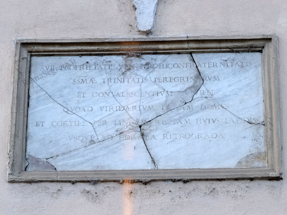 lapide sulla facciata del casino guidi