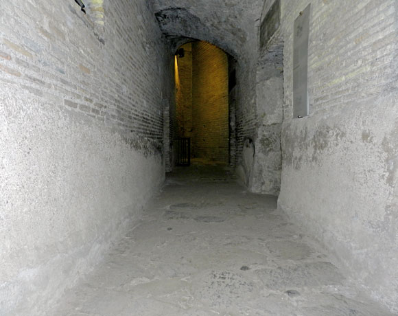 vicolo della case romane al celio