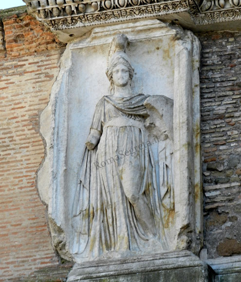statua di minerva al foro di nerva