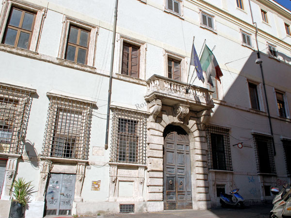 Vedi su Google Maps via del nazareno