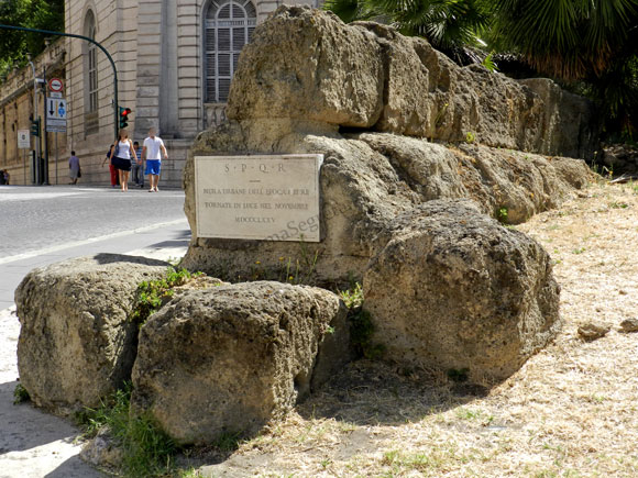 mura serviane a largo magnanapoli