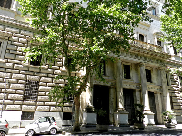 Vedi su Google Maps palazzo brancaccio