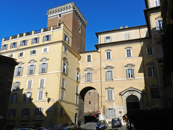 Vedi su Google Maps palazzo del grillo