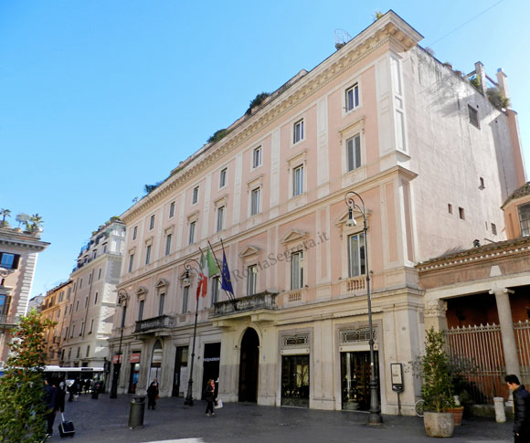 palazzo fiano a piazza di s.lorenzo in lucina