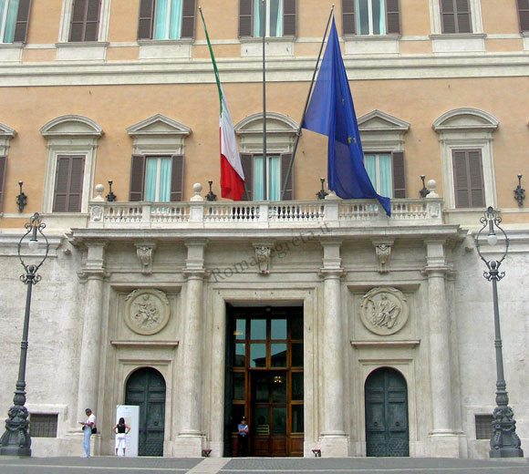 portale di palazzo montecitorio