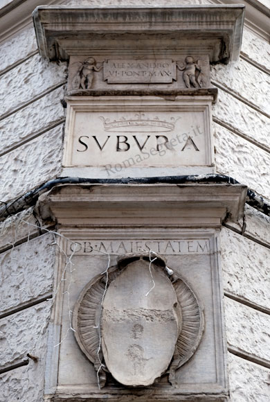 parte superiore dell'edicola a piazza della suburra