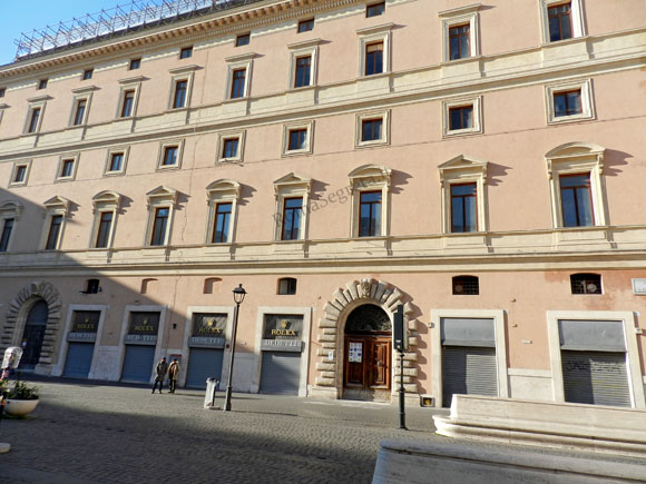 palazzo marignoli a piazza di s.silvestro