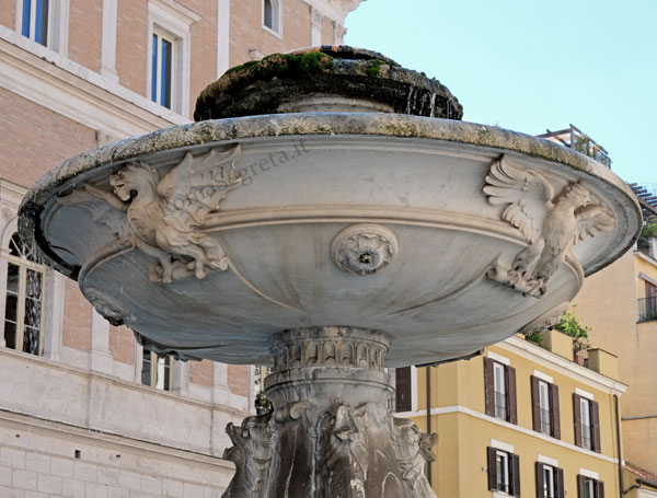 dettaglio della fontana del trullo
