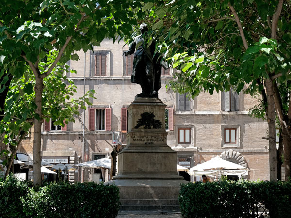 Vedi su Google Maps piazza sforza cesarini