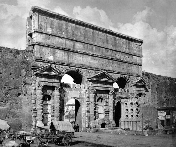 foto antica di porta maggiore